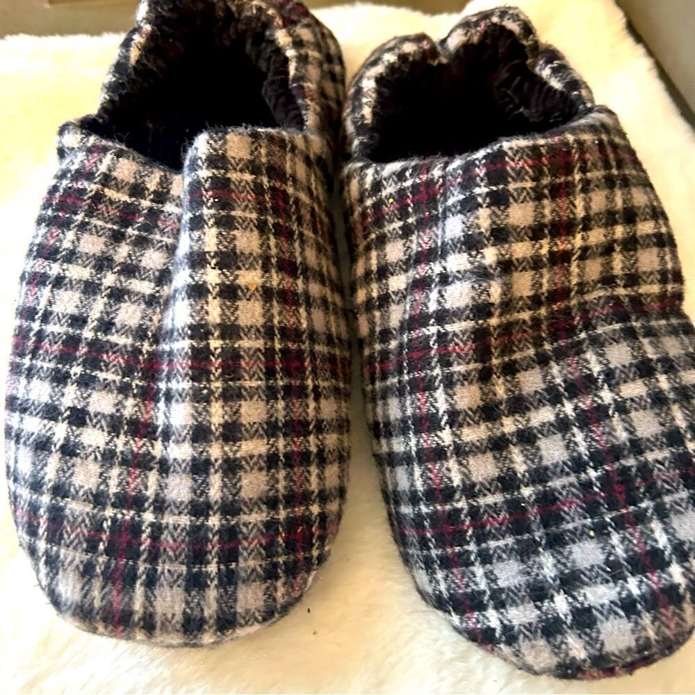 Plaid slippers size small (5-6) NWOT‎